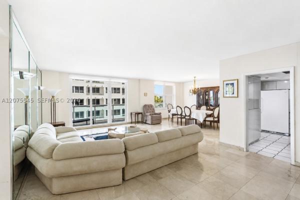 The Carriage Club, 5001 Collins Ave #3B, Miami Beach, Florida 33140, image 3