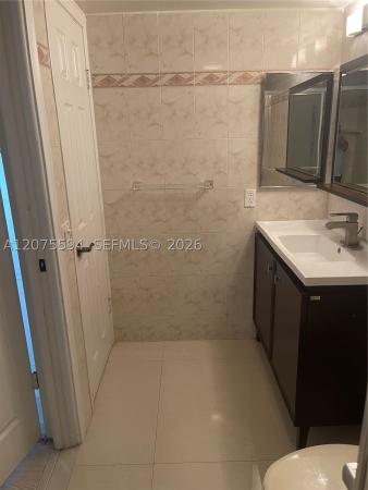 Lindal, 200 Golden Isles Dr #401, Hallandale Beach, Florida 33009, image 1