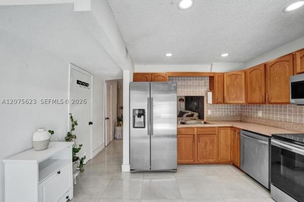 Loch Lomond, 3000 NW 5th Ter #112, Pompano Beach, Florida 33064, image 2