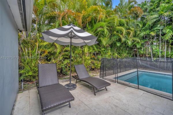 Gulfstream Estates, 907 NE 5th St, Hallandale Beach, Florida 33009, image 1