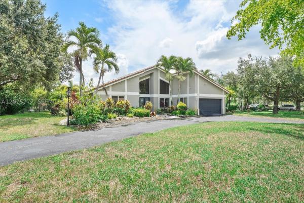 Coral Springs Country Club, 3301 NW 112th Ave, Coral Springs, Florida 33065, image 1