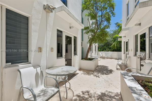 Washington Corner, 204 Washington Ave #13, Miami Beach, Florida 33139, image 2