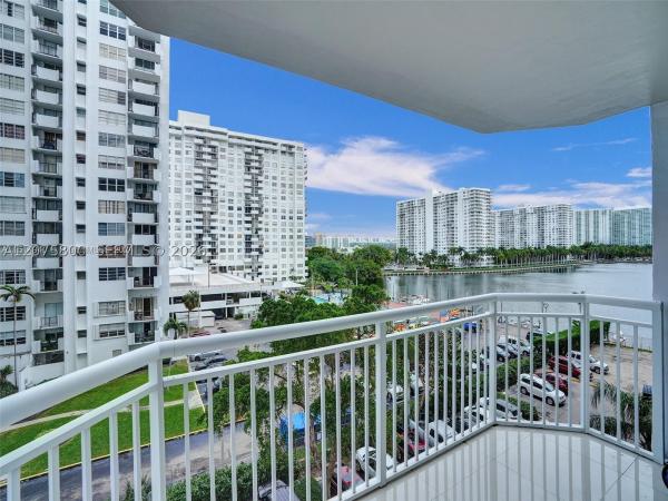 Del Prado, 18061 Biscayne Blvd #502-2, Aventura, Florida 33160, image 2