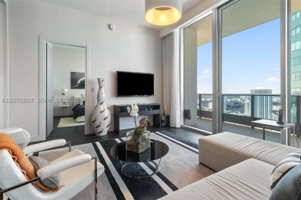 Epic Hotel & Residences, 200 Biscayne Boulevard Way #5211, Miami, Florida 33131, image 2