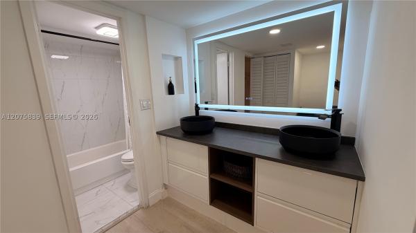 Arlen House East, 100 Bayview Dr #431, Sunny Isles Beach, Florida 33160, image 2