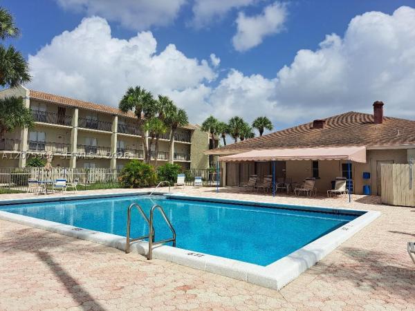 Cross Creek, 1500 N Congress Ave #C18, West Palm Beach, Florida 33401, image 2