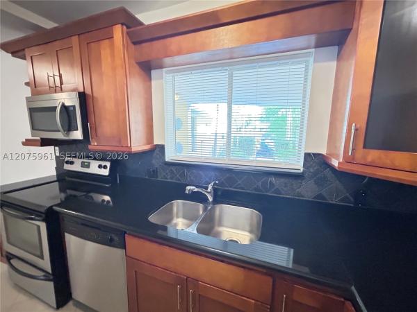 Fairgreen, 2880 Pine Tree Dr #7, Miami Beach, Florida 33140, image 3