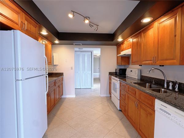Oceanview Park, 800 Parkview Dr #909, Hallandale Beach, Florida 33009, image 3