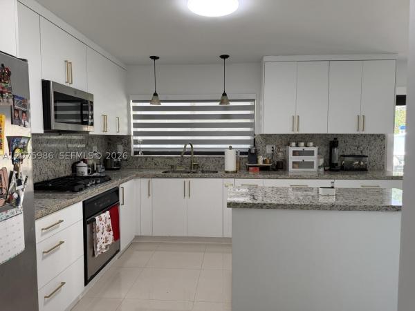 14072 SW 80th St, Unincorporated Dade County, Florida 33183, image 1