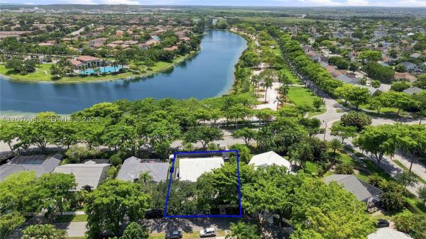Laguna Point North, 9430 SW 215th Ln, Cutler Bay, Florida 33189, image 2