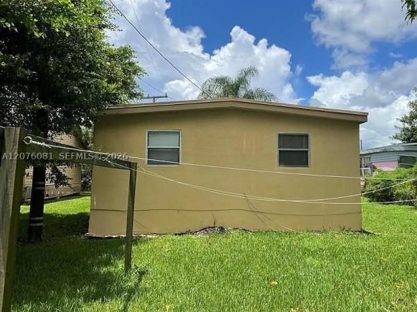 East Lake Village, 418 S Cocoanut Rd, Pahokee, Florida 33476, image 1