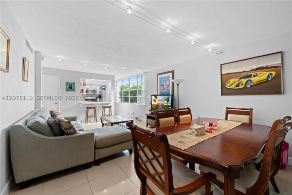 Live Oak Of Pine Island Ridge, 9400 Live Oak Pl #305, Davie, Florida 33324, image 2