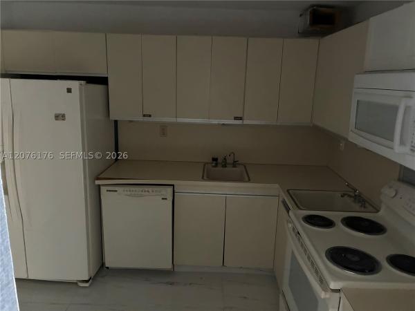 Vendome Place, 4301 Collins Ave #402, Miami Beach, Florida 33140, image 3