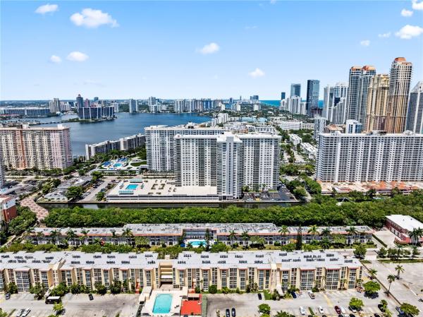 Salem House, 251 172nd St #321, Sunny Isles Beach, Florida 33160, image 1