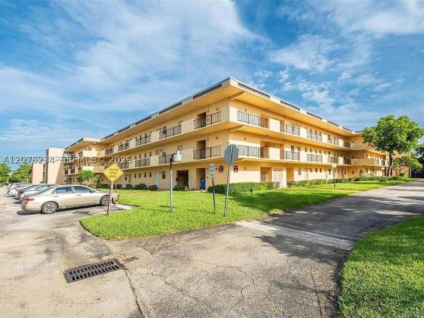 Ashbury House Of Carriage Hills, 201 Berkley Rd #102, Hollywood, Florida 33024, image 3