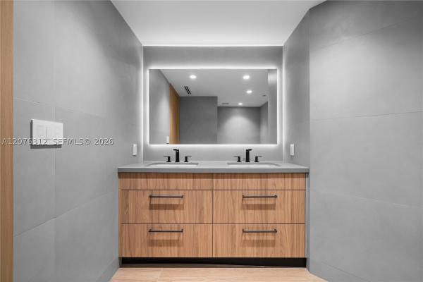 Bal Harbour Tower, 9999 Collins Ave #3F, Bal Harbour, Florida 33154, image 1