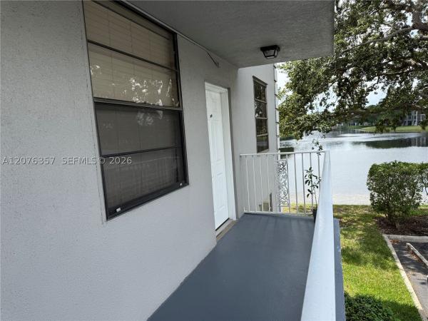 Whitehall Of Pine Island Ridge, 1520 Whitehall Dr #206, Davie, Florida 33324, image 2