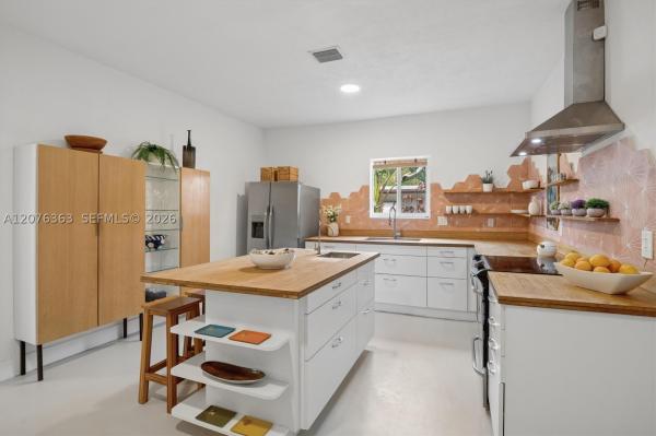 Royal Palm Gardens, 8230 NE 1st Pl, Miami, Florida 33138, image 3