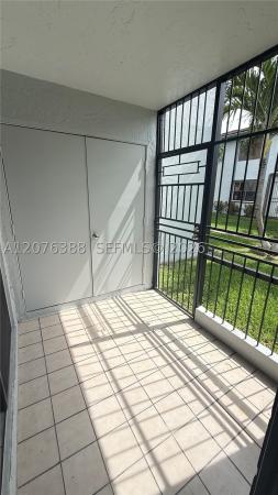 Lago Grande, 2750 W 63rd Pl #12-24, Hialeah, Florida 33016, image 2