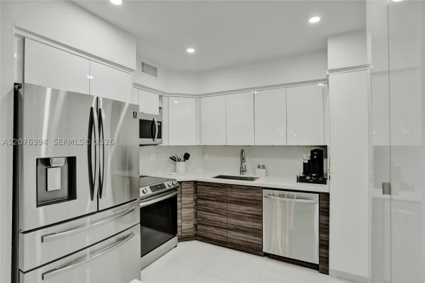 Arlen House West, 500 Bayview Dr #1924, Sunny Isles Beach, Florida 33160, image 3
