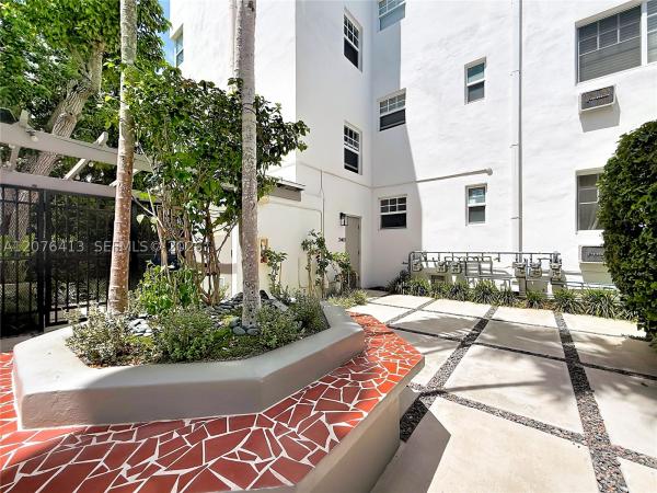 The Pines & The Palms, 2463 Pine Tree Dr #3, Miami Beach, Florida 33140, image 2