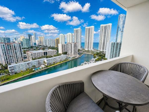 Arlen House Central, 300 Bayview Dr #PH-11, Sunny Isles Beach, Florida 33160, image 3