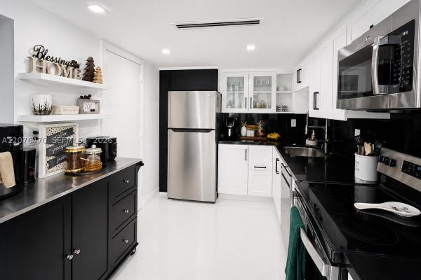 Arlen House Central, 300 Bayview Dr #PH-11, Sunny Isles Beach, Florida 33160, image 2