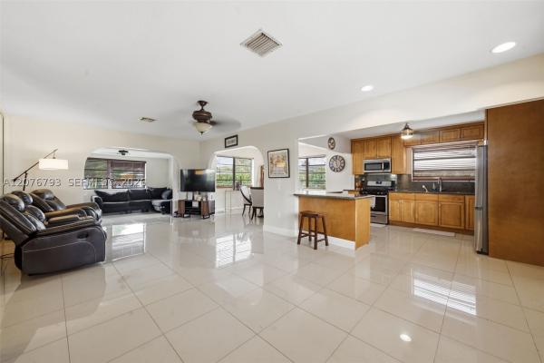 Cutler Ridge, 9500 Cutler Ridge Dr, Cutler Bay, Florida 33157, image 2