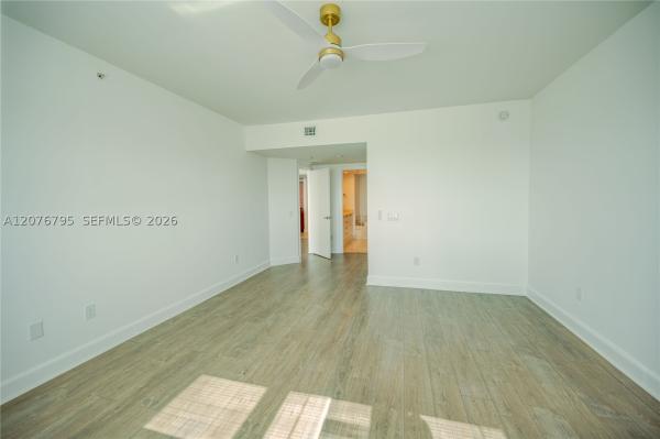 One Fifty One At Biscayne, 15051 Royal Oaks Ln #2403, North Miami, Florida 33181, image 3