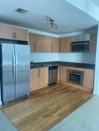 Met 1, 300 S Biscayne Blvd #T-2303, Miami, Florida 33131, image 3