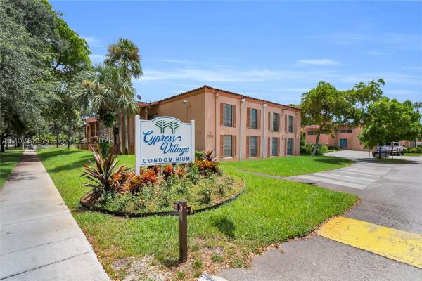 Cypress Village, 7100 Fairway Dr #K11, Miami Lakes, Florida 33014, image 1