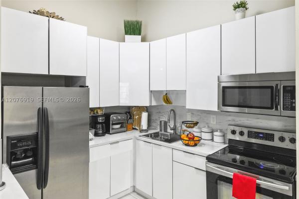827 NE 199th St #206, Unincorporated Dade County, Florida 33179, image 2