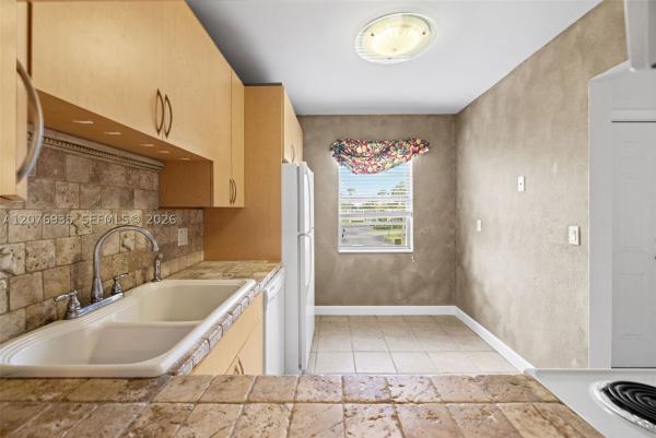 110 Lake Meryl Dr #216, West Palm Beach, Florida 33411, image 2