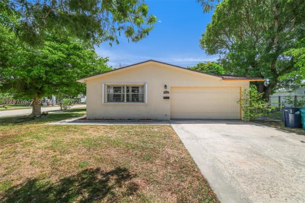Pine Tree Manor, 9354 Caribbean Blvd, Cutler Bay, Florida 33189, image 3