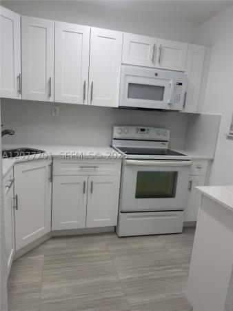 Village Homes & Condos At Palmetto Bay, 17255 SW 95th Ave #211, Palmetto Bay, Florida 33157, image 3