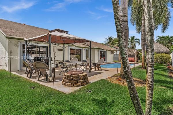 Tanglewood Lakes, 741 SW 100th Ter, Pembroke Pines, Florida 33025, image 2