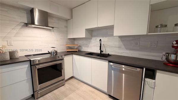 Arlen House East, 100 Bayview Dr #431, Sunny Isles Beach, Florida 33160, image 1