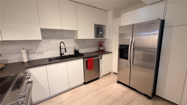 Arlen House East, 100 Bayview Dr #431, Sunny Isles Beach, Florida 33160, image 3
