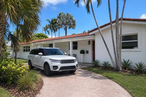 Country Club Homes, 909 N 13th Ct #-, Hollywood, Florida 33019, image 2