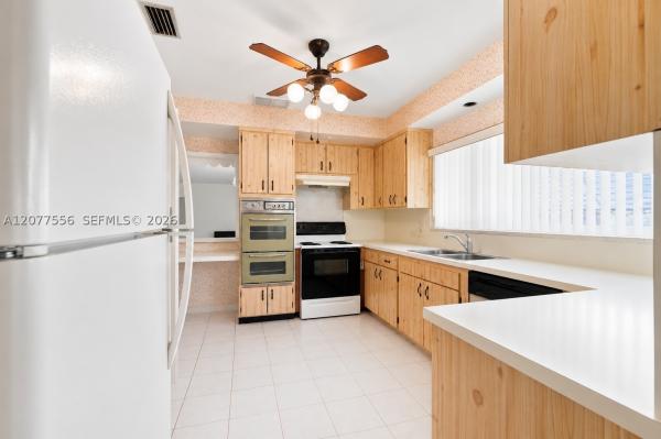 Hollywood Lakes, 425 S 15th Ave, Hollywood, Florida 33020, image 1