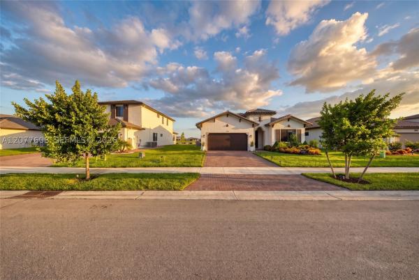 5043 Ofanto Ln, Naples, Florida 34142, image 3