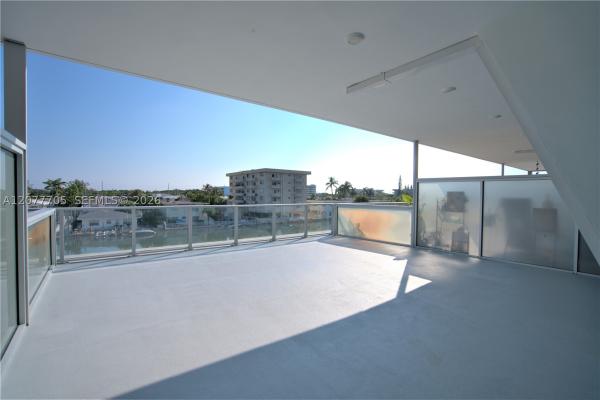 8425 Crespi Blvd #302, Miami Beach, Florida 33141, image 1