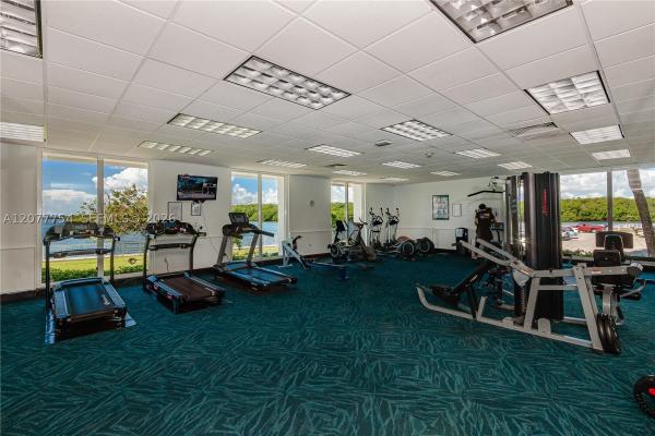 Arlen House West, 500 Bayview Dr #825, Sunny Isles Beach, Florida 33160, image 2