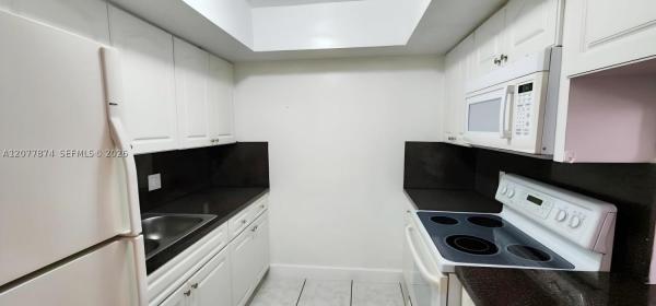 Sutton House, 1885 NE 121st St #16, North Miami, Florida 33181, image 3