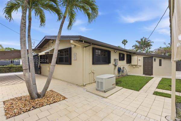 2485 NE 214th St, Unincorporated Dade County, Florida 33180, image 1