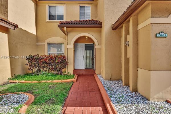 13949 N Forest Oak Cir, Davie, Florida 33325, image 3