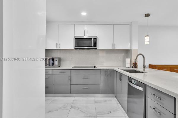 13949 N Forest Oak Cir, Davie, Florida 33325, image 2