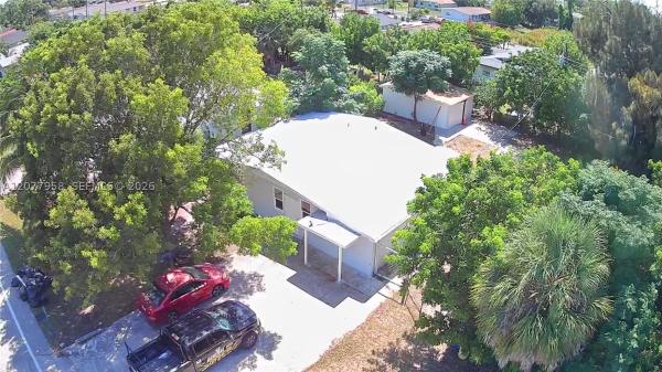 Pine Manor, 5438/5440 Fourth Ave, Fort Myers, Florida 33907, image 2
