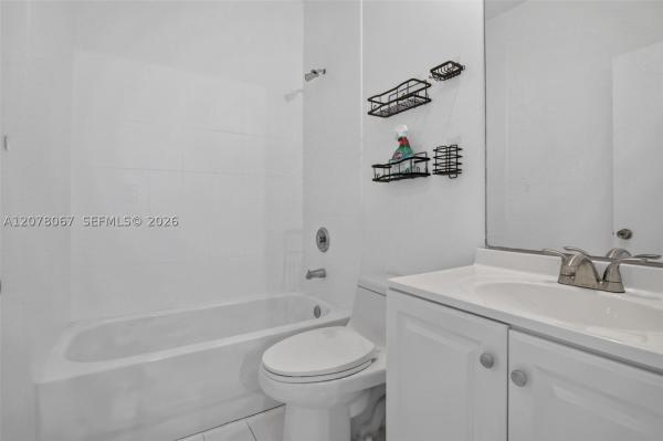 The Villas At Harbor Isles, 4927 N Harbor Isles Dr #205, Dania Beach, Florida 33312, image 3