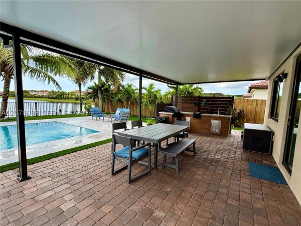 Kingman Commons, 167 SE 24th Ave, Homestead, Florida 33033, image 1